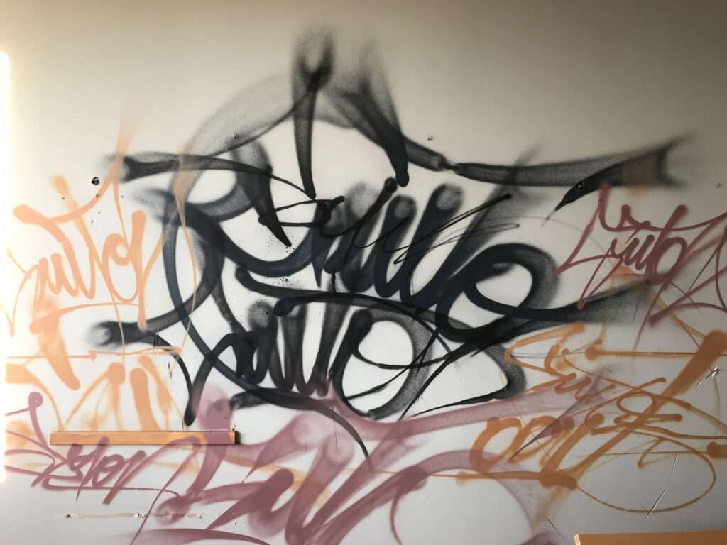 Graffiti tag personalizado con nombre en estilo libre