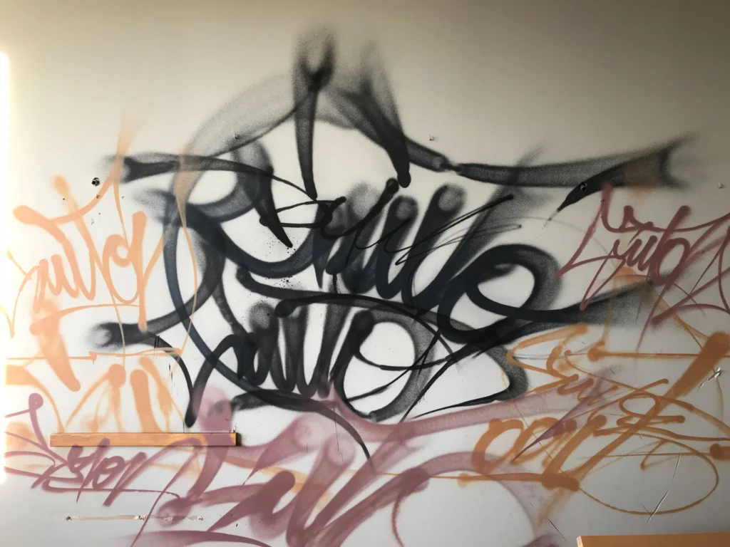 Graffiti tag personalizado con nombre en estilo libre