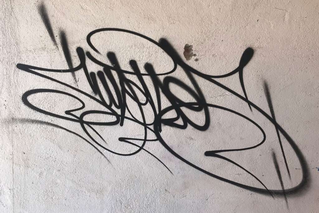 Graffiti tag personalizado con nombre en estilo libre