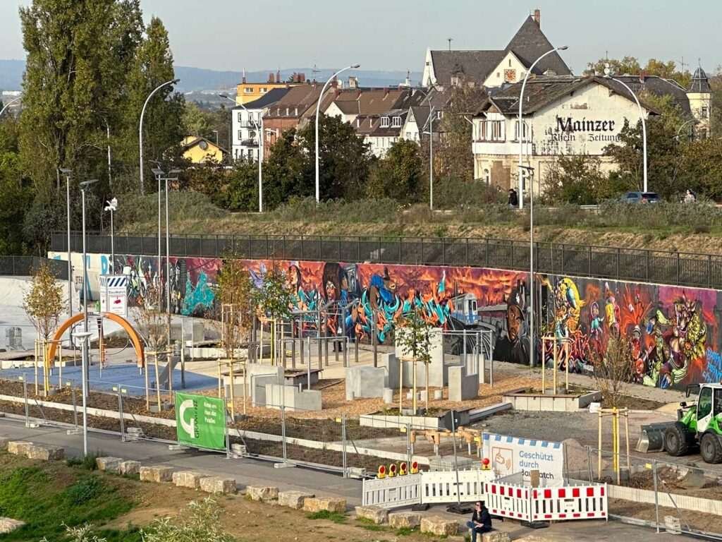 Graffiti urbano en Wiesbaden para inauguración de skatepark
