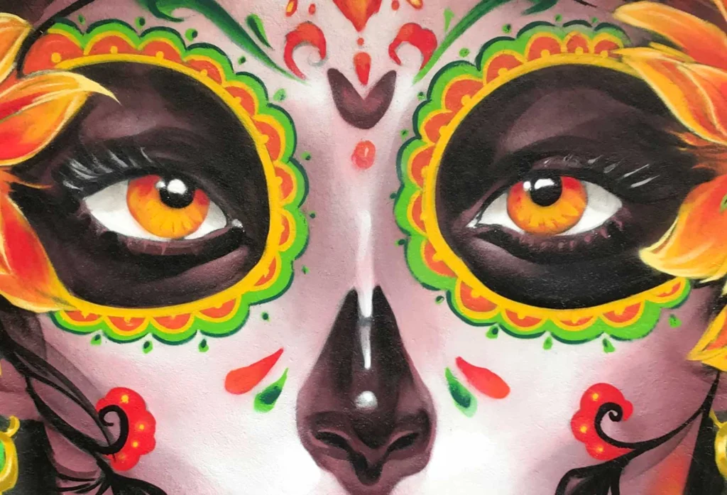 Mural con Catrina mexicana en restaurante, graffiti con color y cultura en Madrid