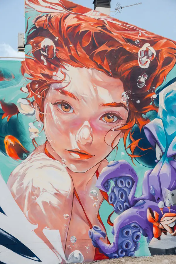 Fauna marina local pintada a spray en el mural Under the Sea, l'Ametlla de Mar