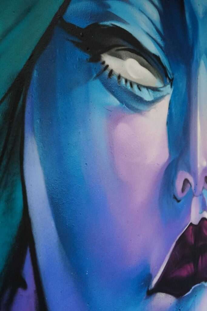 mural graffiti retrato mujer
