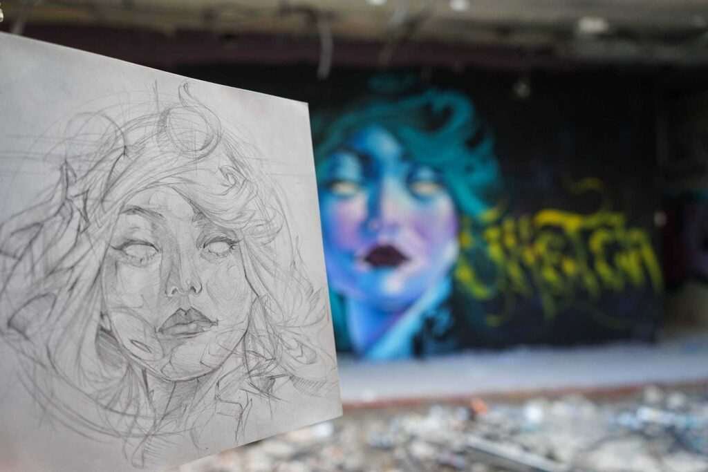 mural graffiti retrato mujer