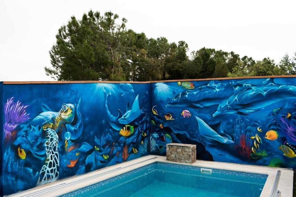 Graffiti de fauna marina en piscina particular en Madrid