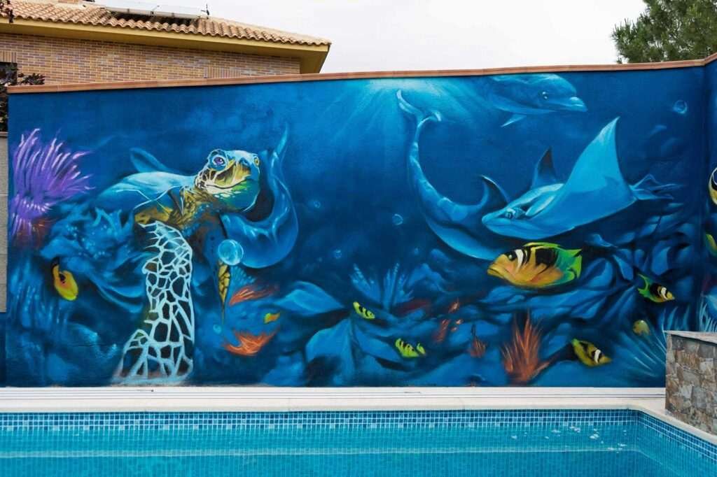 Graffiti de fauna marina en piscina particular en Madrid