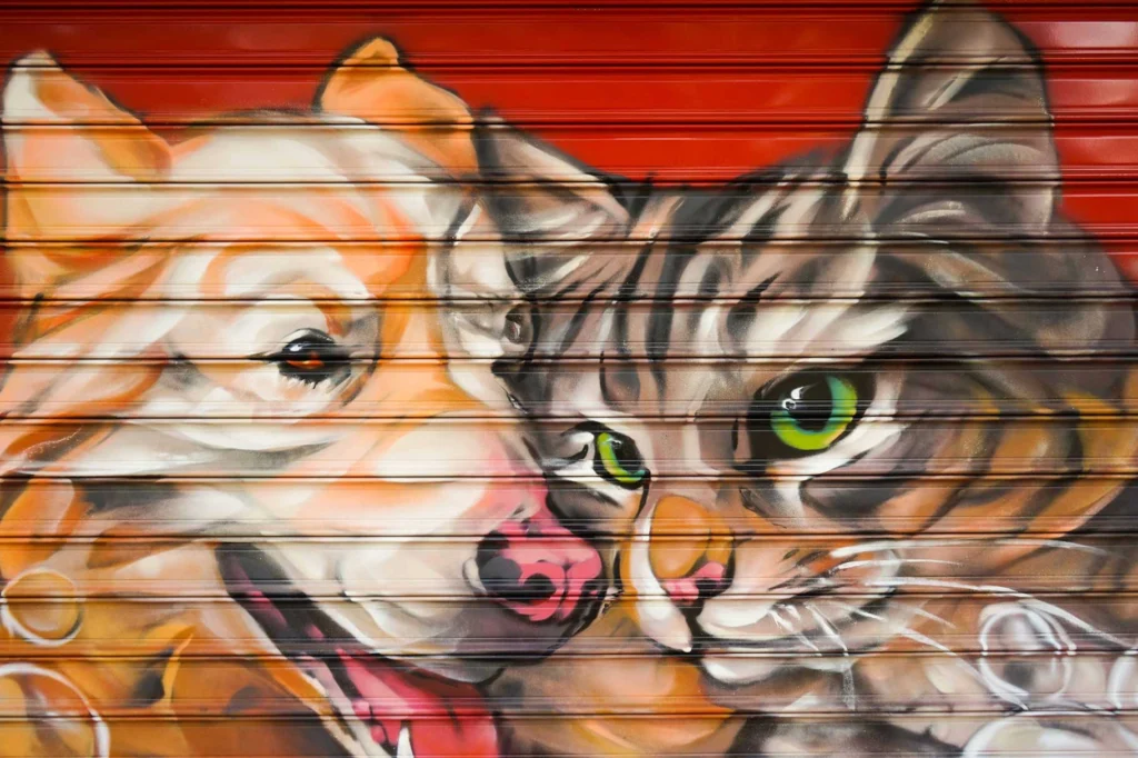 Graffiti con perro y gato en bañera para tienda veterinaria Mascota Total