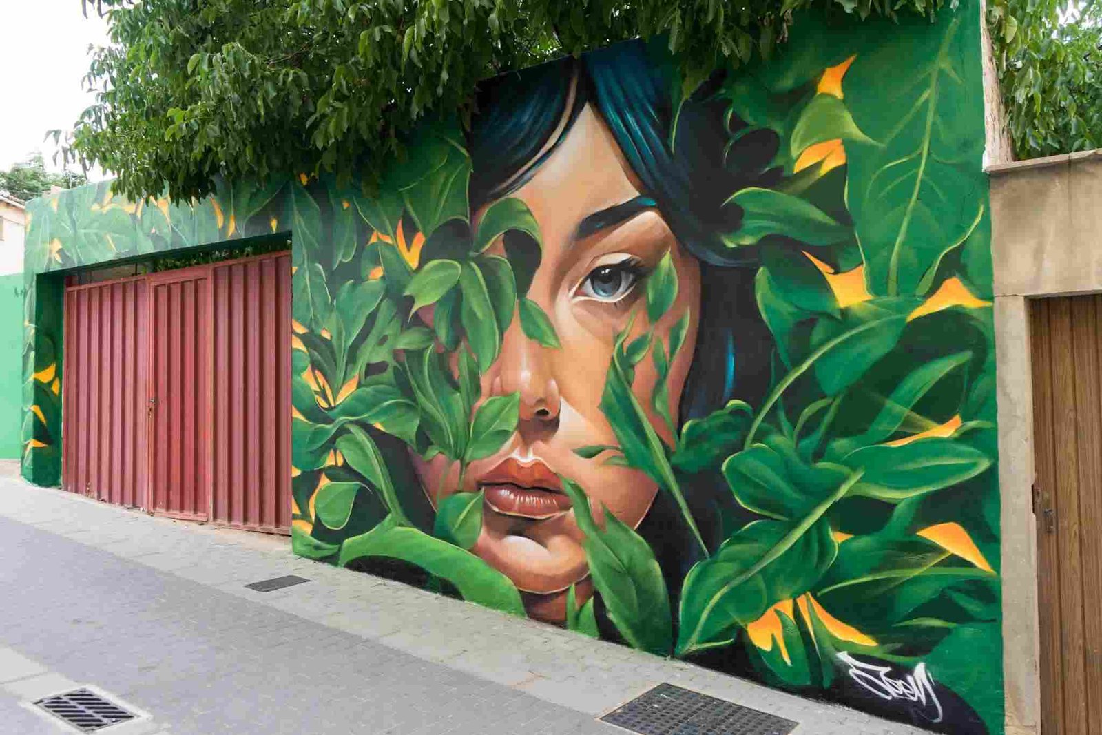 Mural Dualidad en Almazán, arte urbano para ayuntamiento