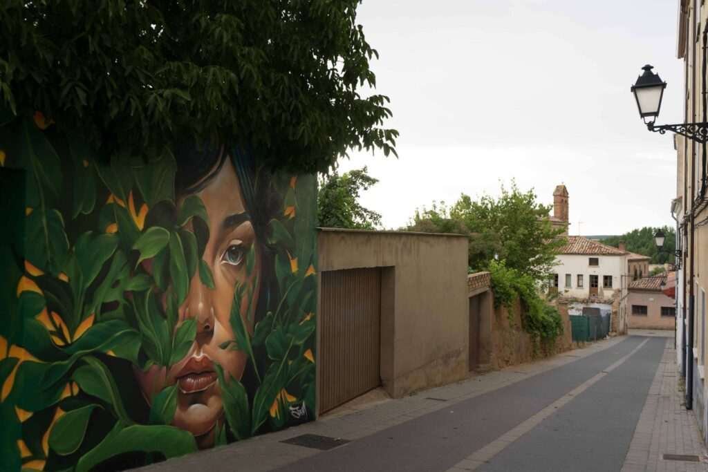 Mural Dualidad en Almazán, arte urbano para ayuntamiento