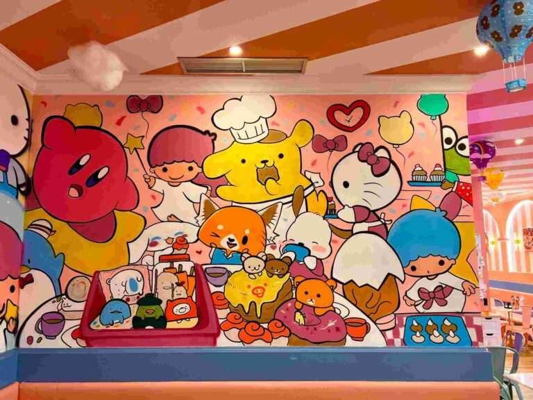 Mural kawaii en Kawaii Café Oviedo con personajes y repostería