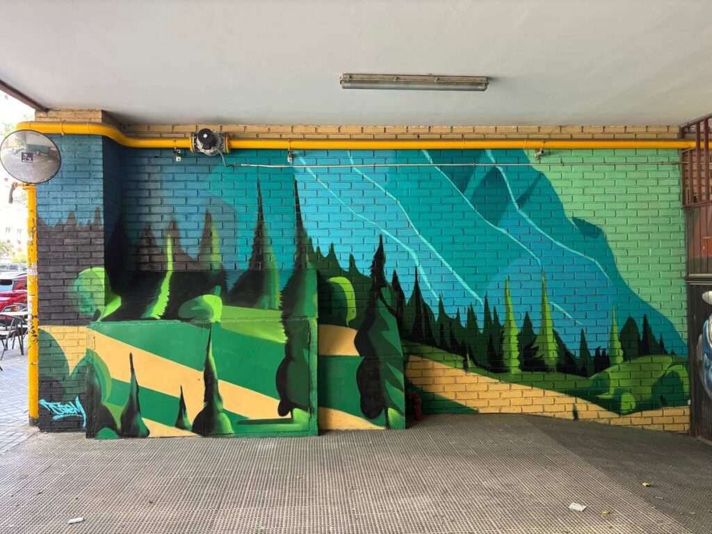 Graffiti de paisaje natural en garaje de comunidad en Madrid