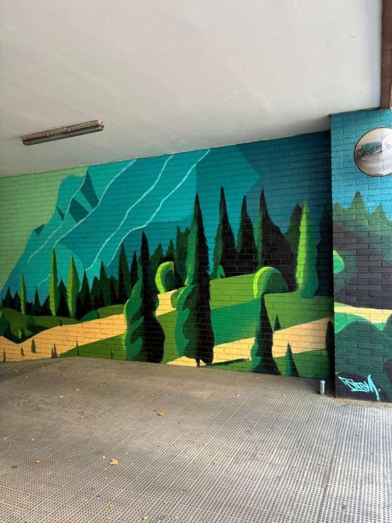 Graffiti de paisaje natural en garaje de comunidad en Madrid