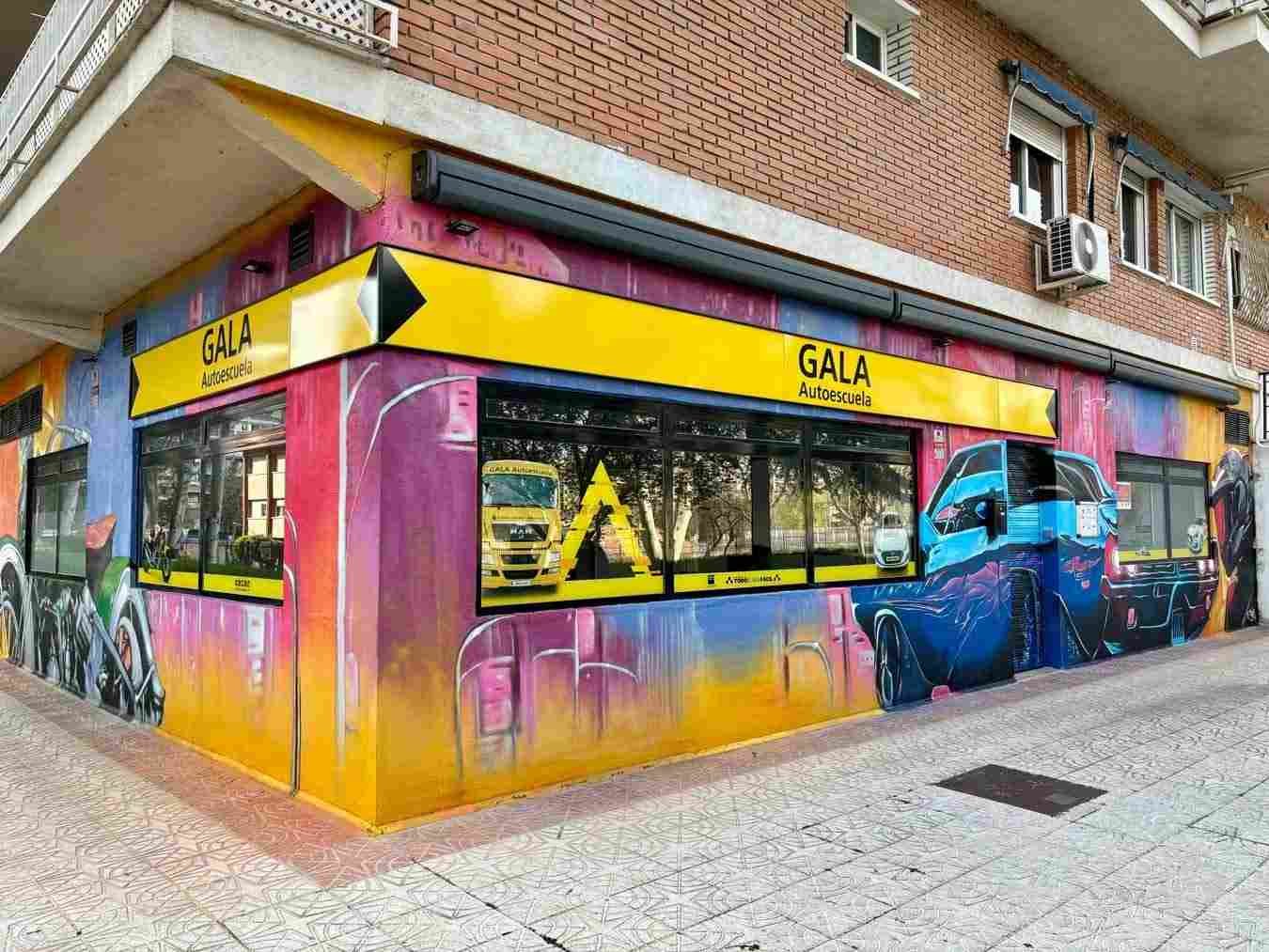 mural fachada autoescuela