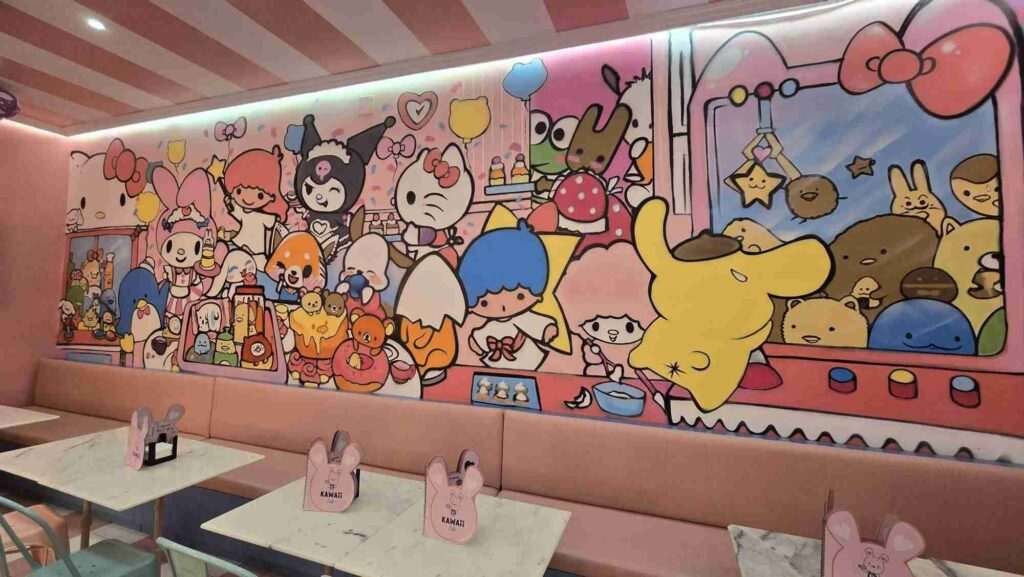 Mural kawaii en cafetería de Tirso de Molina
