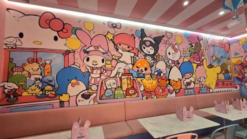 Mural kawaii en cafetería de Tirso de Molina