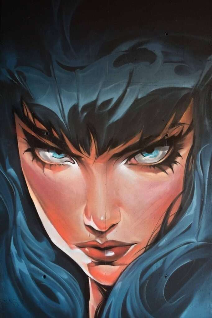 Retrato de mujer en mural de graffiti hiperrealista