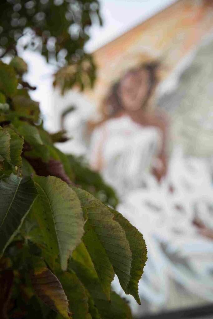 Vista completa mural "Ángela" · ángel protector Centro Servicios Sociales Madrid · Asem Navarro