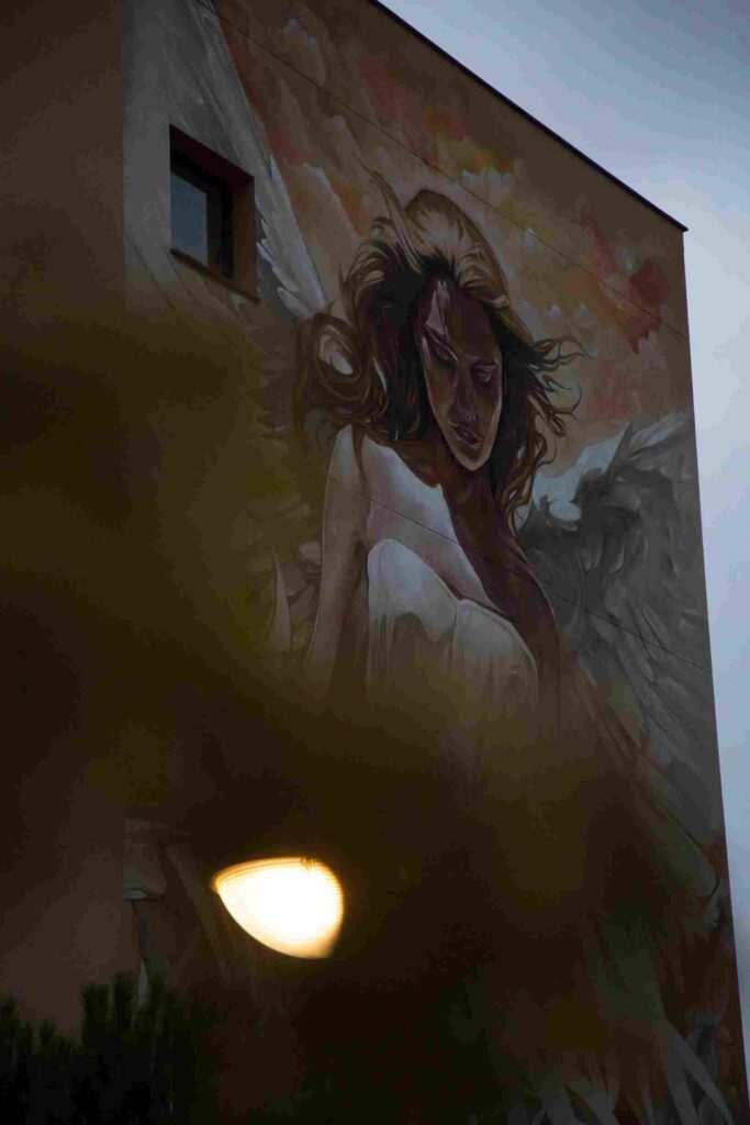 Mural "Ángela" iluminación natural · proyecto Muraltalaz Ayuntamiento Madrid · El Arte Urbano