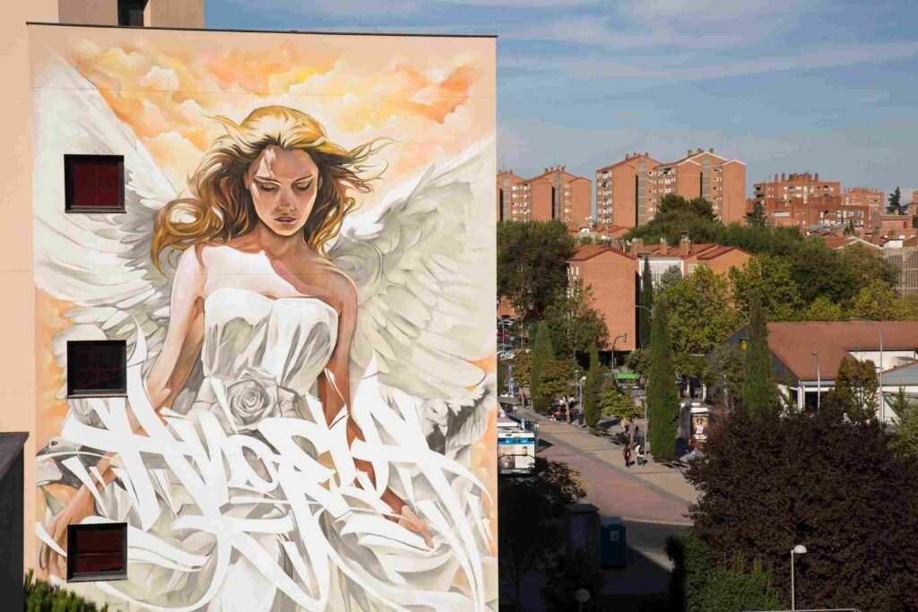 Detalle rostro ángel mural "Ángela" · mural fachada pública Ayuntamiento Madrid · Asem Navarro