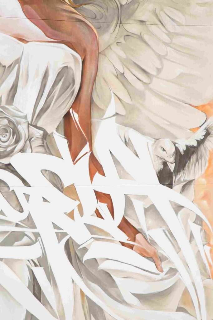 Detalle técnica spray mural "Ángela" · graffiti profesional fachada pública Madrid · Asem Navarro