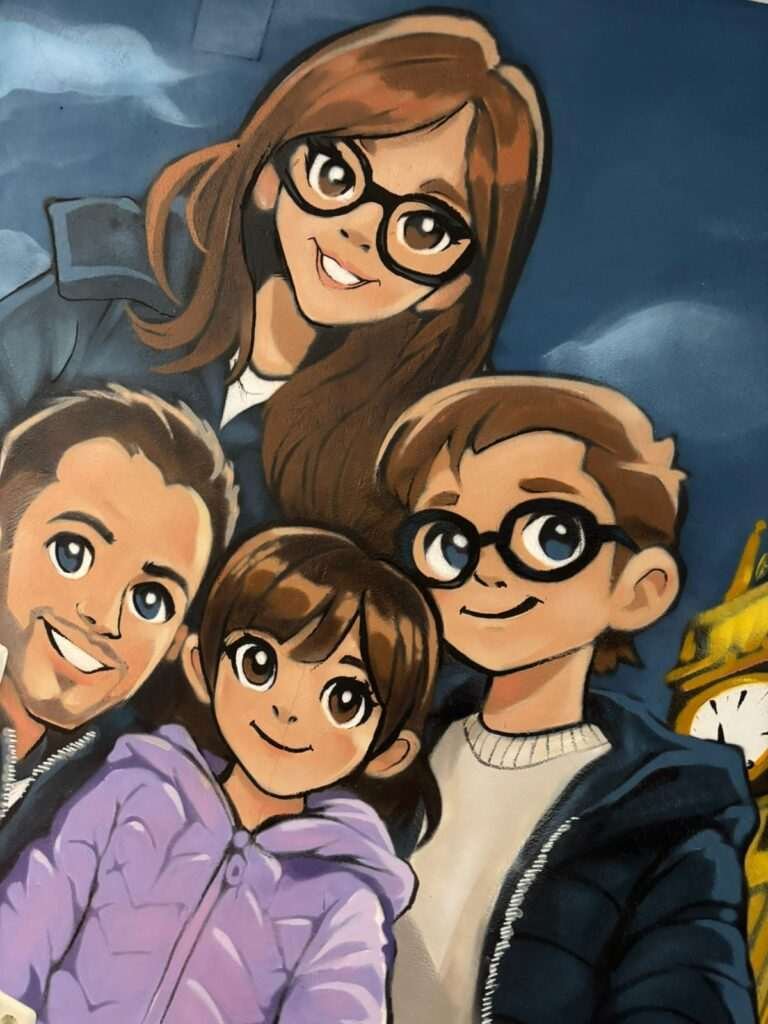 Detalle de retrato familiar personalizado en mural interior pintado a mano para particular