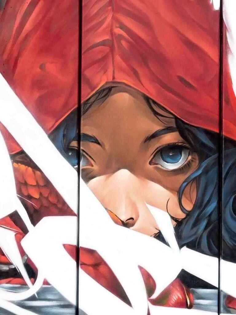 Detalle urbano del mural graffiti de La Caputxeta Vermella con rosas, serpientes y lettering blanco