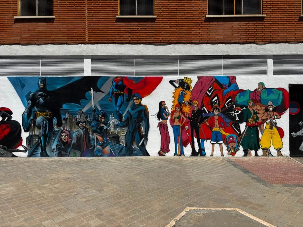 Tripulación de One Piece pintada a tamaño natural en el mural de Akira Comics, Madrid