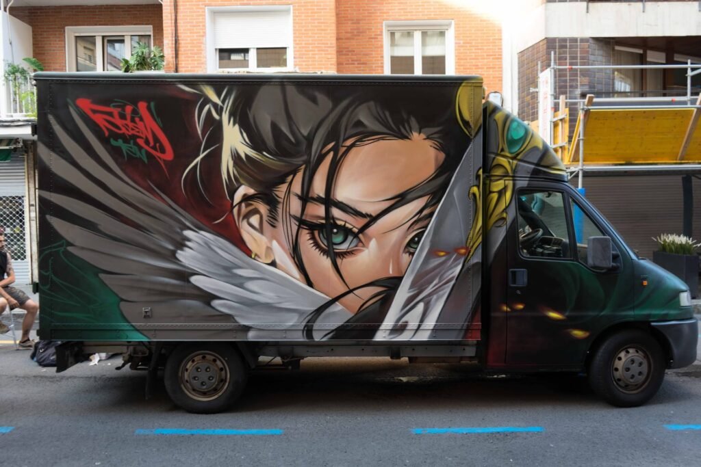 Lateral completo del camión pintado con graffiti por Asem Navarro en Algortagraff 2026 (Getxo)