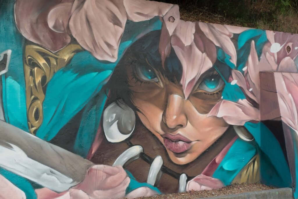 Primer plano de los ojos turquesa del mural inspirado en La princesa Mononoke en Italia