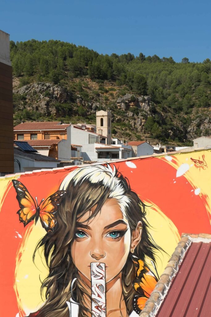 Mural Muda junto al campanario de la iglesia de Fanzara, MIAU 2026