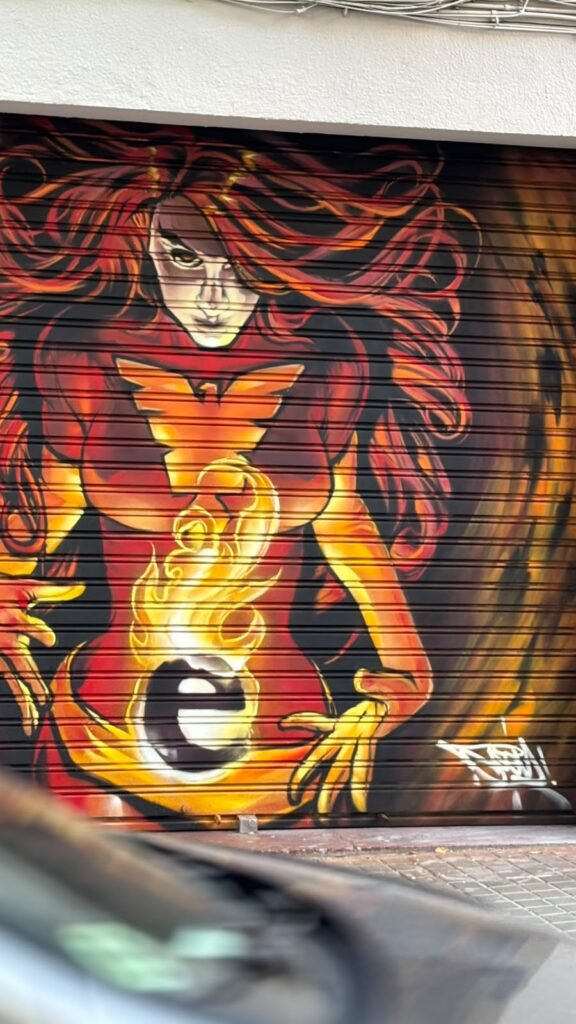 Graffiti en la persiana de Estudio Fénix, Barcelona