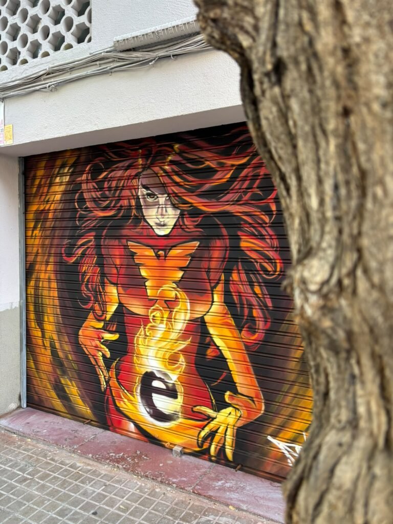 Graffiti en la persiana de Estudio Fénix, Barcelona