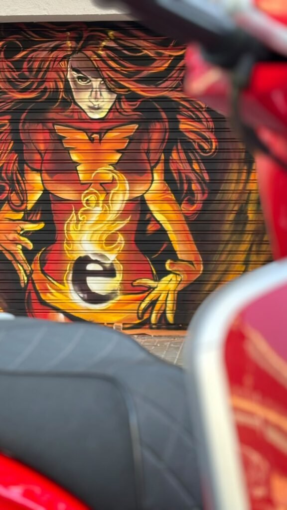 Graffiti en la persiana de Estudio Fénix, Barcelona