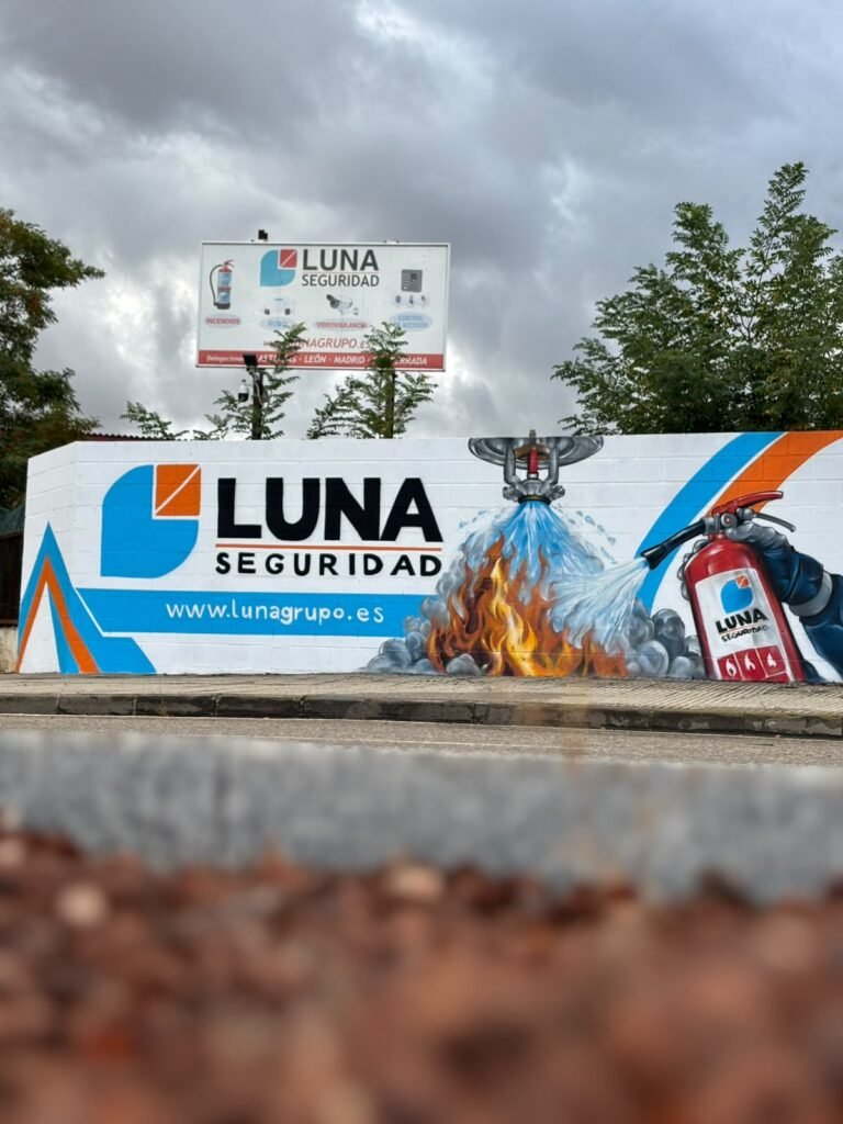 Mural corporativo para Luna Seguridad en León