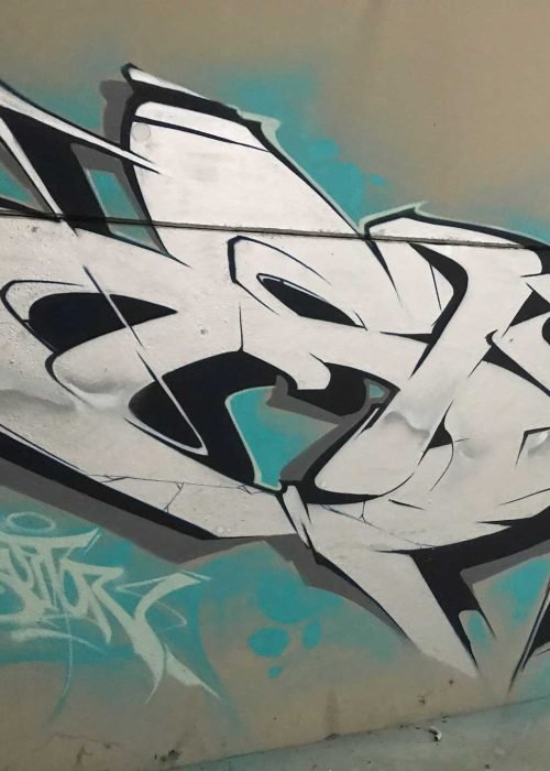 Mural wildstyle 3D plata en pared exterior