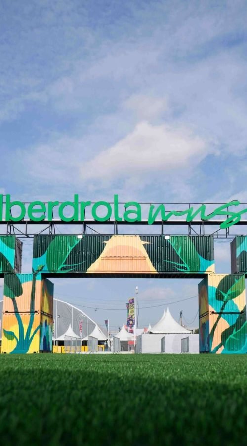 Mural artístico a gran escala para Iberdrola en la entrada del festival Mad Cool