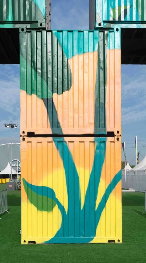 Mural artístico a gran escala para Iberdrola en la entrada del festival Mad Cool