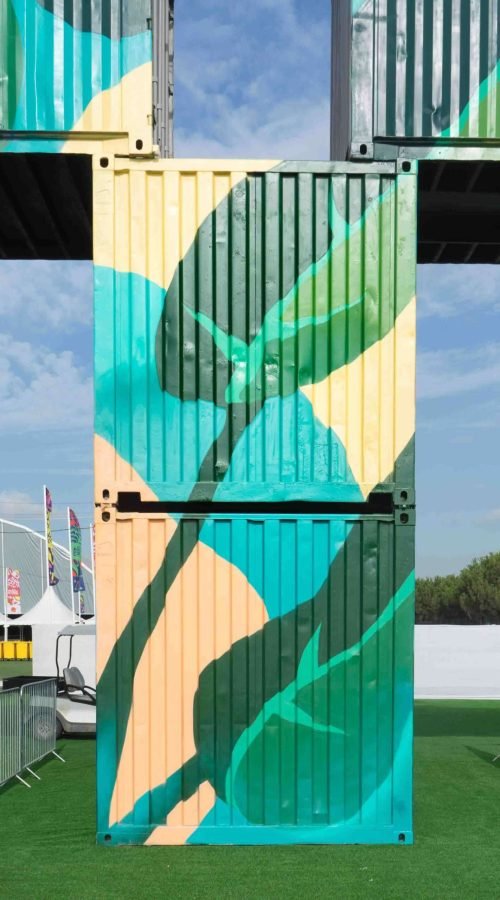 Mural artístico a gran escala para Iberdrola en la entrada del festival Mad Cool