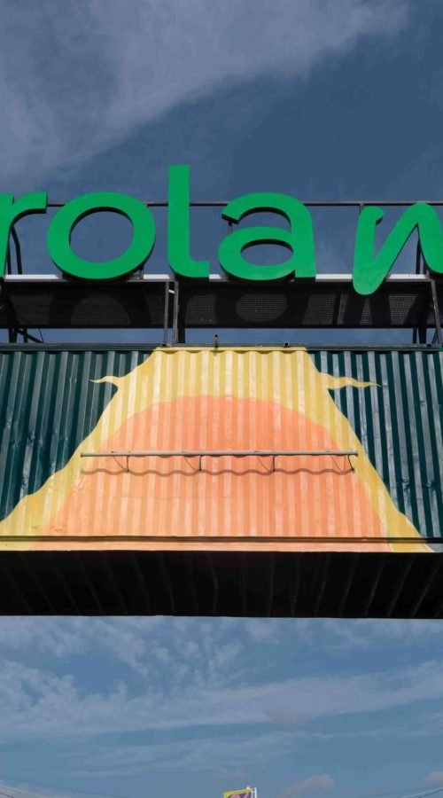 Mural artístico a gran escala para Iberdrola en la entrada del festival Mad Cool