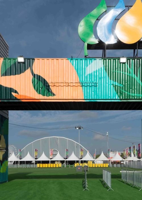Mural artístico a gran escala para Iberdrola en la entrada del festival Mad Cool
