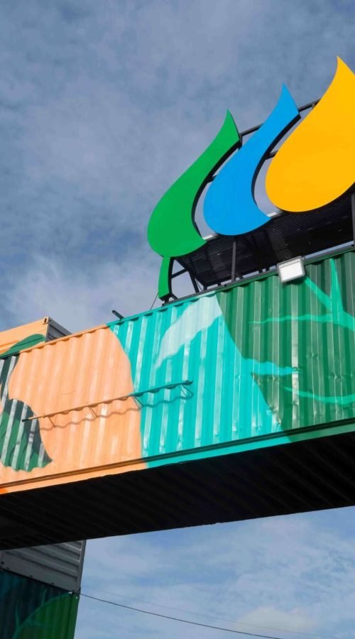 Mural artístico a gran escala para Iberdrola en la entrada del festival Mad Cool