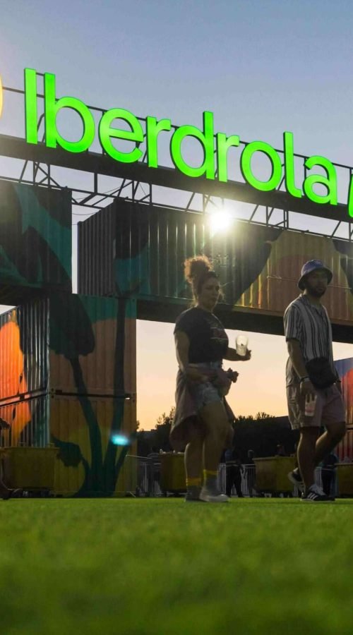 Mural artístico a gran escala para Iberdrola en la entrada del festival Mad Cool