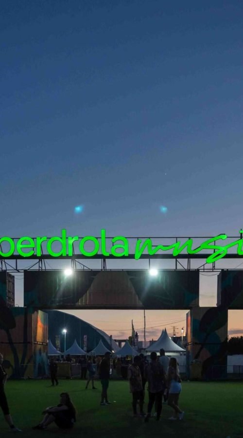 Mural artístico a gran escala para Iberdrola en la entrada del festival Mad Cool