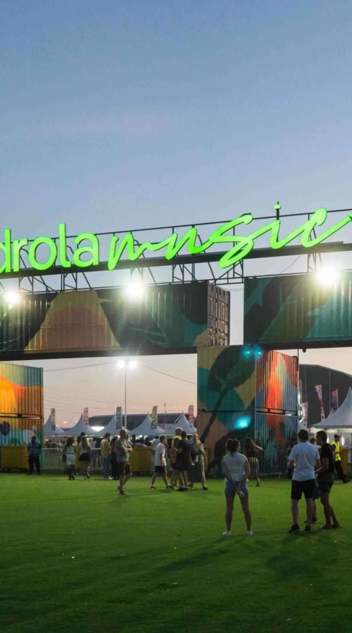 Mural artístico a gran escala para Iberdrola en la entrada del festival Mad Cool