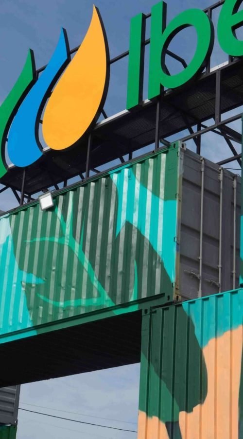 Mural artístico a gran escala para Iberdrola en la entrada del festival Mad Cool