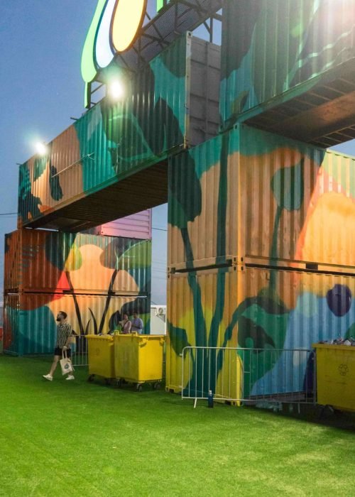 Mural artístico a gran escala para Iberdrola en la entrada del festival Mad Cool