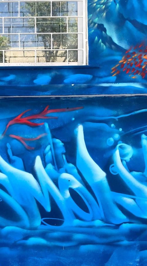 Mural con pulpo rojo y fondo marino en Festival Concreto de Brasil