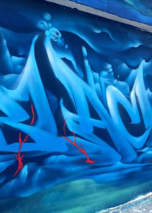 Mural con pulpo rojo y fondo marino en Festival Concreto de Brasil