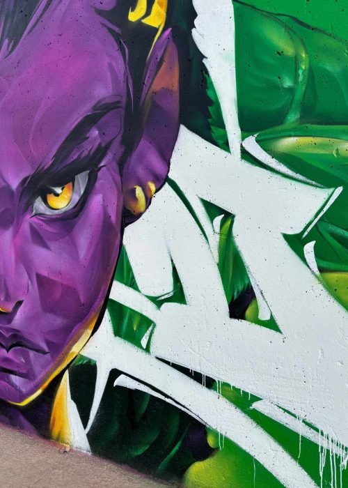 Graffiti retrato morado en festival de arte urbano en Holanda