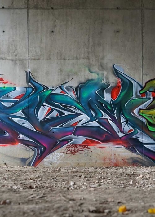 Mural graffiti 3D wildstyle con formas abstractas dinámicas